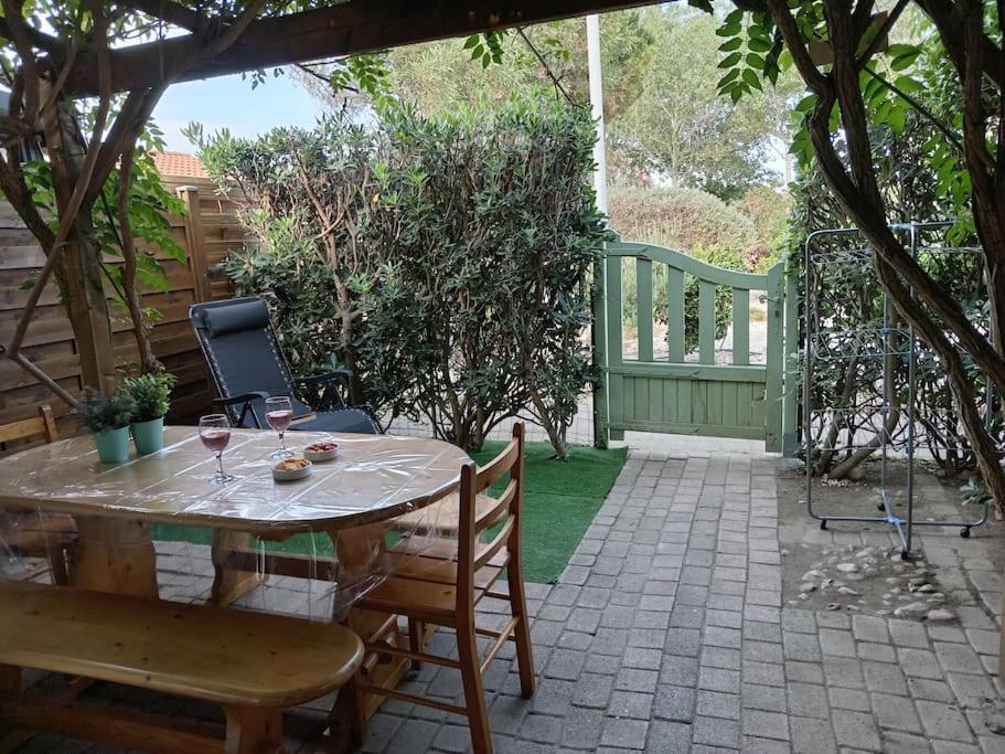 Jolie Maisonnette Dans Residence Calme Avec Piscine Le Barcares Exterior photo